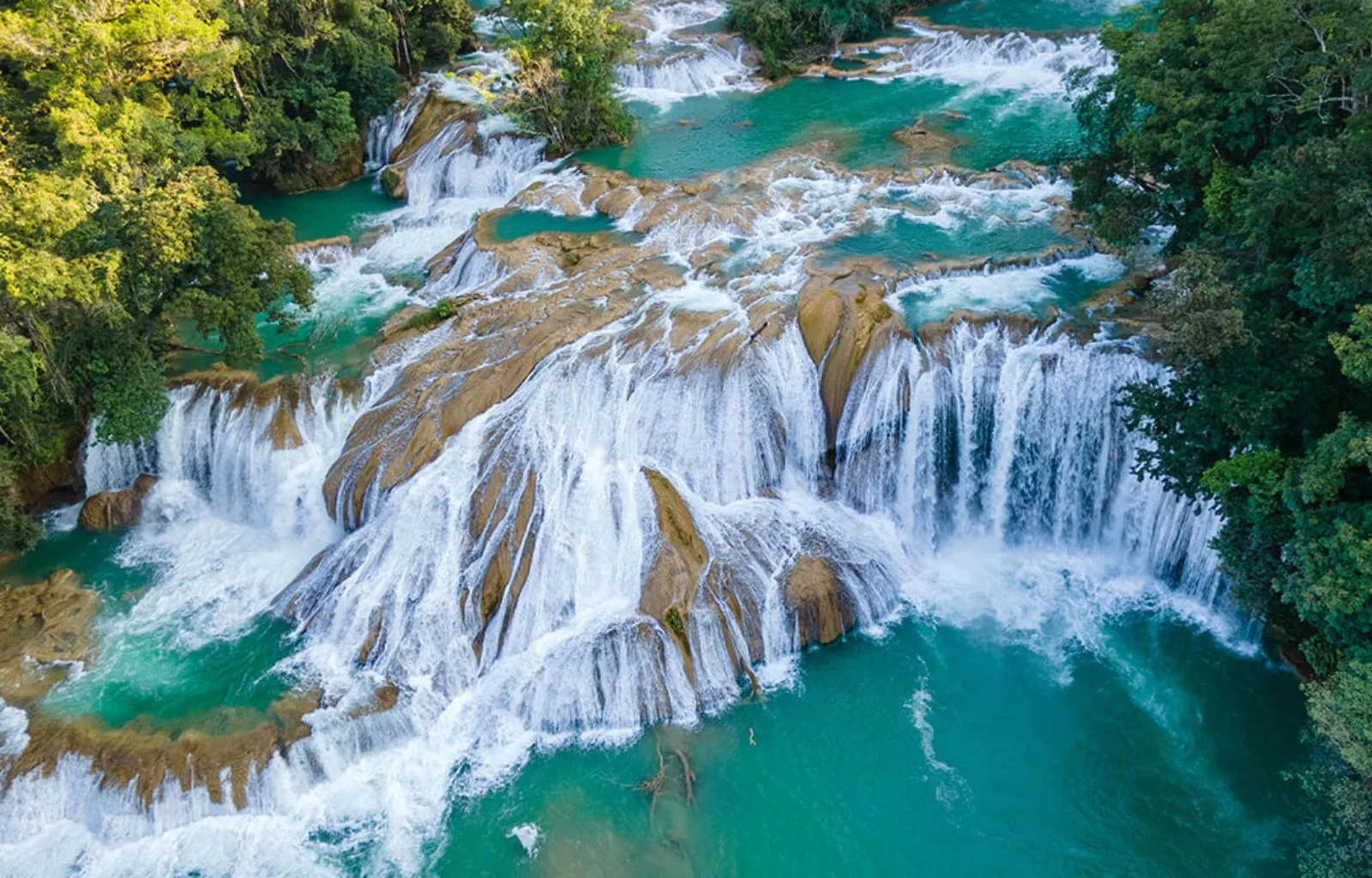 Cascadas Agua Azul y Misol-ha Un Viaje Inolvidable por las Maravillas Naturales de Guatemala