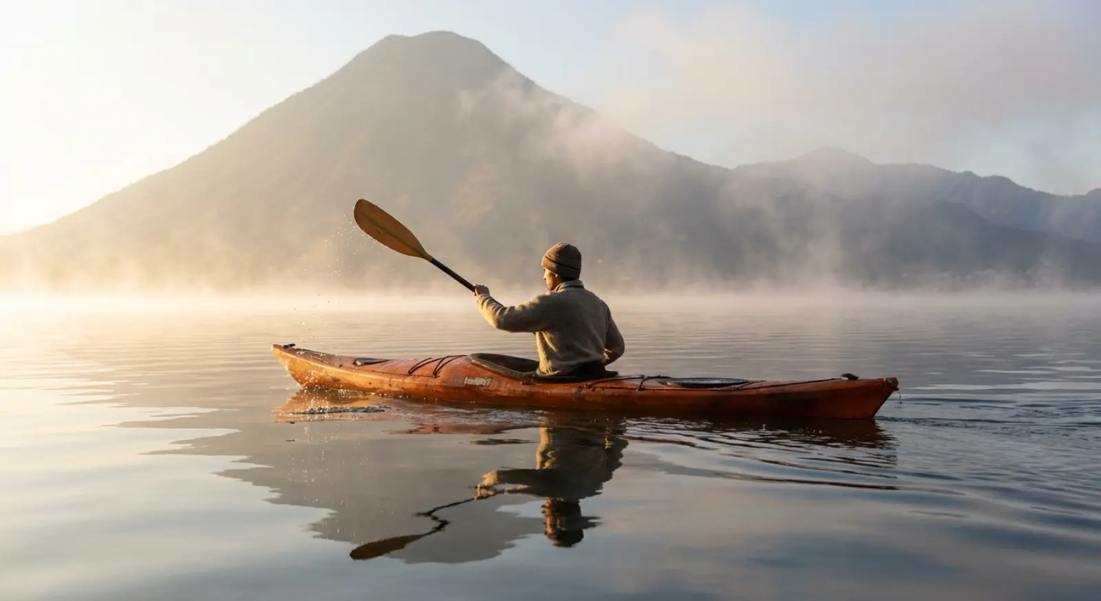 Pueblo colorido a orillas del Lago de Atitlán, Guatemala